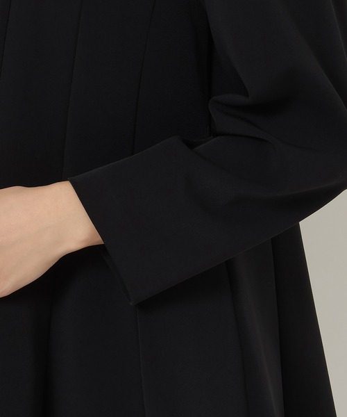 Rose Tiara(ローズティアラ)の「【セットアップ対応】フラワー襟ブラウス(シャツ/ブラウス・レディース・ブラック/オフホワイト・38/46/42)」の14枚目の写真