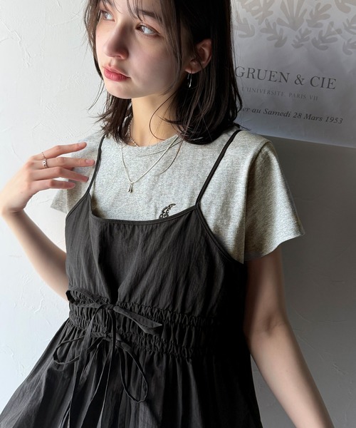 classicalelf（クラシカルエルフ）の「旬のレイヤードスタイルがこれ一着で即完成。ダブルリボン使いキャミ＆ムーン刺繍半袖Tシャツセット（Tシャツ/カットソー・レディース・オフホワイト/杢グレー・LARGE/X-LARGE/SMALL/MEDIUM）」の2枚目の写真