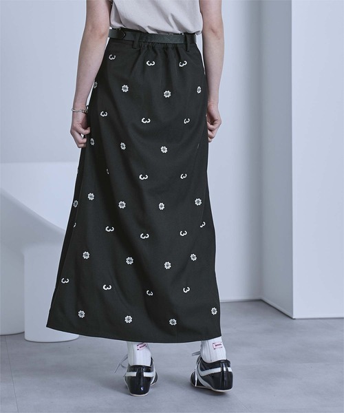 miette（ミエット）の「花柄刺繍プリーツスカート（スカート・レディース・グレー/ブラック・FREE）」の9枚目の写真