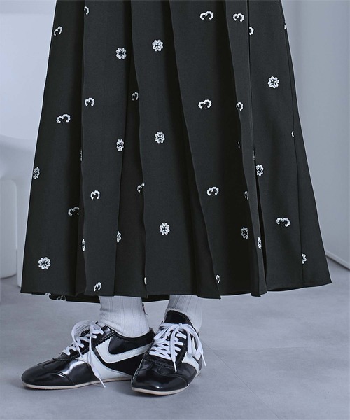 miette（ミエット）の「花柄刺繍プリーツスカート（スカート・レディース・グレー/ブラック・FREE）」の11枚目の写真