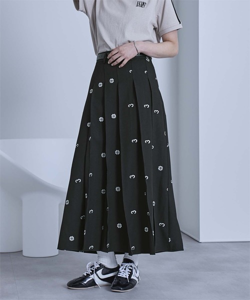 miette（ミエット）の「花柄刺繍プリーツスカート（スカート・レディース・グレー/ブラック・FREE）」の12枚目の写真