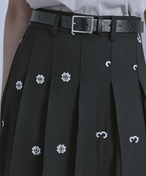 miette（ミエット）の「花柄刺繍プリーツスカート（スカート・レディース・グレー/ブラック・FREE）」の13枚目の写真