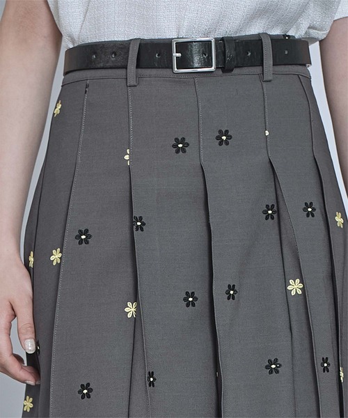 miette（ミエット）の「花柄刺繍プリーツスカート（スカート・レディース・グレー/ブラック・FREE）」の14枚目の写真