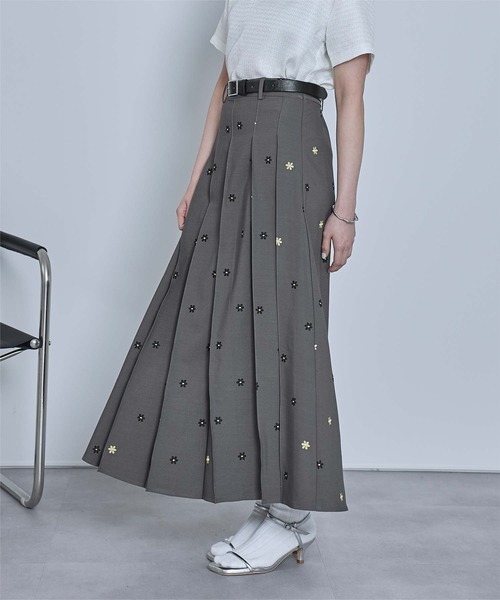 miette（ミエット）の「花柄刺繍プリーツスカート（スカート・レディース・グレー/ブラック・FREE）」の16枚目の写真