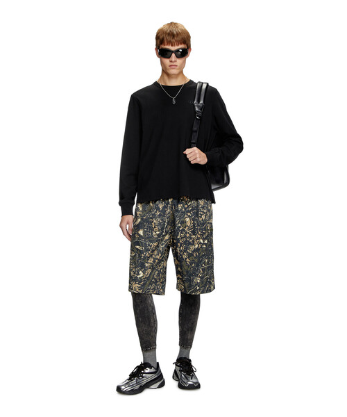 DIESEL（ディーゼル）の「メンズ 長袖Tシャツ T-ADJUST-LS-SLITS-R17（Tシャツ/カットソー・メンズ・ホワイト/ブラック・MEDIUM/SMALL/X-LARGE/XX-LARGE/X-SMALL/XXX-LARGE/LARGE）」の3枚目の写真