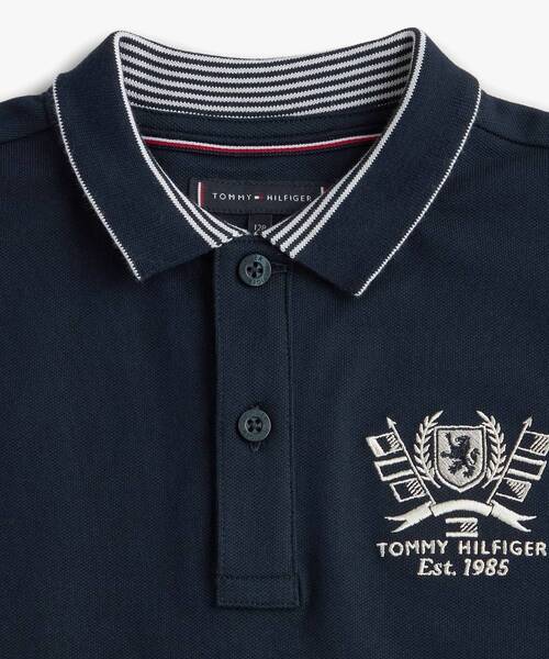 TOMMY HILFIGER（トミーヒルフィガー）の「BOYS チェストグラフィックショートスリーブポロシャツ（ポロシャツ・キッズ・ネイビー・130cm/160cm/140cm/150cm）」の3枚目の写真