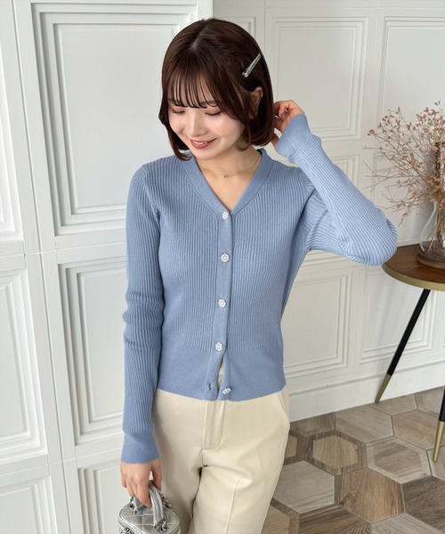 CLEAR BASIC（クリアベーシック）の「ビジューボタンニットカーディガン[春 オフィスカジュアル 着回し抜群 大人 カジュアル]≪SS新作≫（カーディガン/ボレロ・レディース・ブルーグレー/アイボリー/ピンク・F）」の3枚目の写真