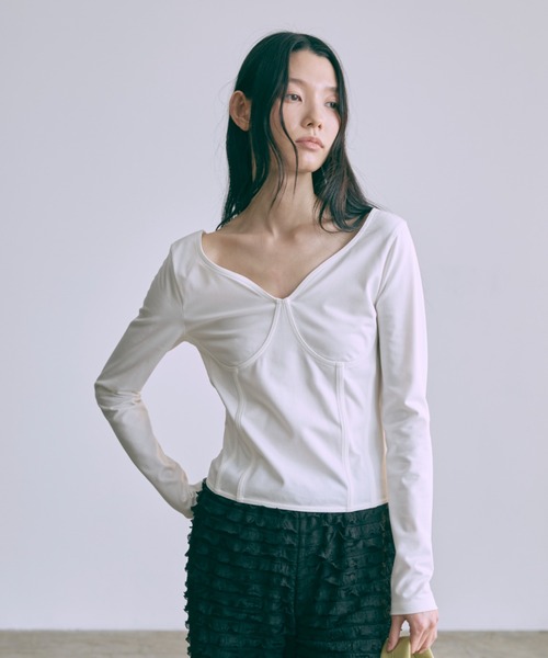 EN NEUME（エンノイム）の「Seam-Stitched Tops（Tシャツ/カットソー・レディース・ブラック/オフホワイト/ライトグレー・FREE）」の2枚目の写真