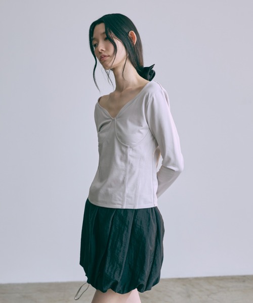 EN NEUME（エンノイム）の「Seam-Stitched Tops（Tシャツ/カットソー・レディース・ブラック/オフホワイト/ライトグレー・FREE）」の13枚目の写真