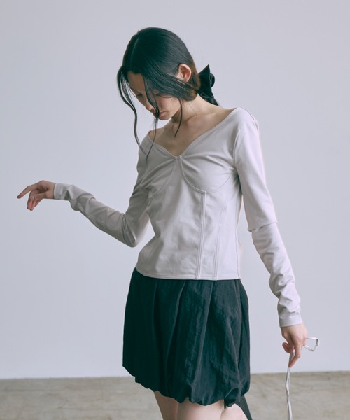 EN NEUME（エンノイム）の「Seam-Stitched Tops（Tシャツ/カットソー・レディース・ブラック/オフホワイト/ライトグレー・FREE）」の12枚目の写真