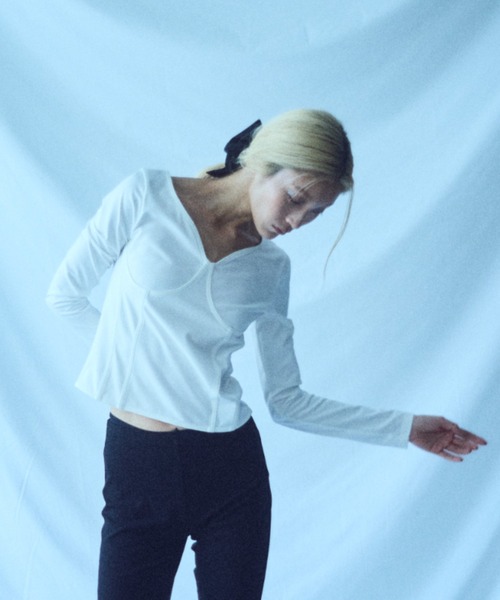 EN NEUME（エンノイム）の「Seam-Stitched Tops（Tシャツ/カットソー・レディース・ブラック/オフホワイト/ライトグレー・FREE）」の10枚目の写真