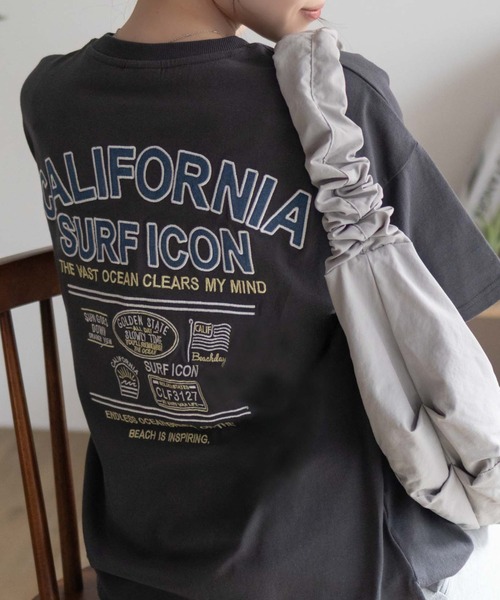 UNDERWRAPS(アンダーラップス)の「UNDERWRAPS BIGデニム貼り付けスリットTシャツ(Tシャツ/カットソー・レディース・ライトピンク/ライトグリーン/ダークグレー・フリー)」の1枚目の写真