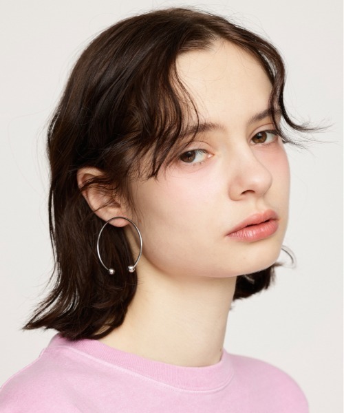SLY(スライ)の「CIRCULAR BARBELL BIG P/EARRING サーキュラー バーベル ビッグ ピアス(ピアス(両耳用)・レディース・ゴールド/シルバー・FREE)」の5枚目の写真