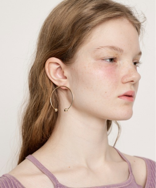 SLY(スライ)の「CIRCULAR BARBELL BIG P/EARRING サーキュラー バーベル ビッグ ピアス(ピアス(両耳用)・レディース・ゴールド/シルバー・FREE)」の10枚目の写真