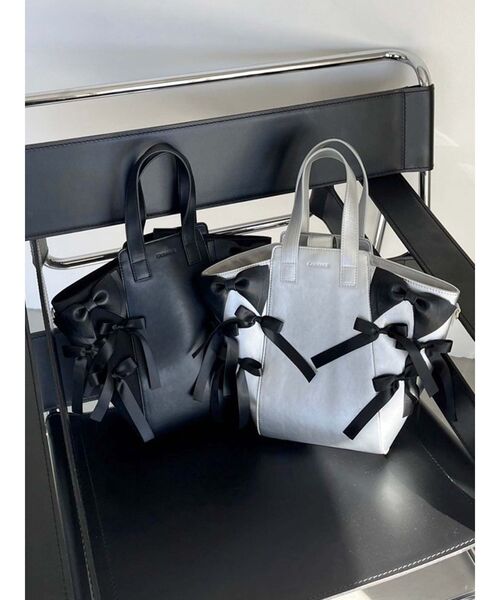 CALNAMUR（カルナムール）の「RIBBON BAG／リボンバッグ（ハンドバッグ・レディース・ブラック/シルバー・FREE）」の4枚目の写真