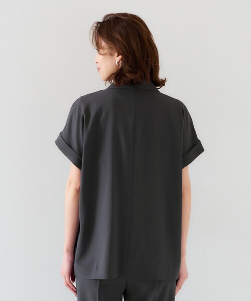UNTITLED（アンタイトル）の「【セットアップ可能/接触冷感/イージーケア】リラクミスト　ハーフスリーブジャケット（テーラードジャケット・レディース・ベージュ/ブラック/チャコールグレー/ネイビー・01/02/03/00/04/44/48/50）」の10枚目の写真