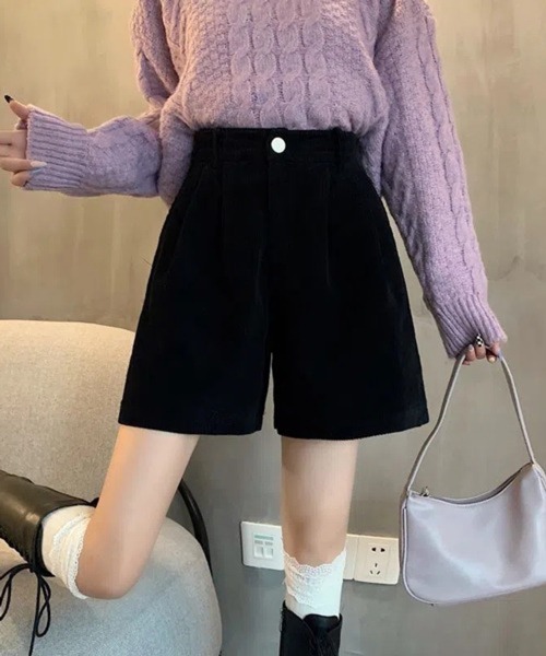 CERCA（チェルカ）の「Nia(ニア)/【着痩せ】【冬のミニボトム】ハイウエスト コーデュロイショートパンツ（その他パンツ・レディース・ブラウン/ブラック・SMALL/LARGE/MEDIUM）」の3枚目の写真