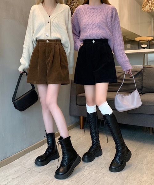 CERCA（チェルカ）の「Nia(ニア)/【着痩せ】【冬のミニボトム】ハイウエスト コーデュロイショートパンツ（その他パンツ・レディース・ブラウン/ブラック・SMALL/LARGE/MEDIUM）」の9枚目の写真