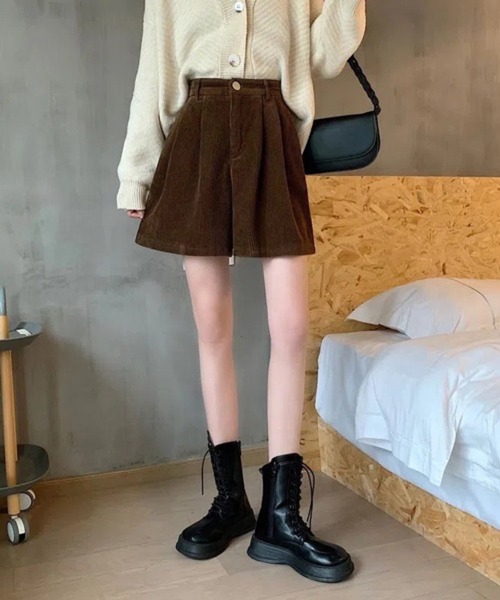 CERCA（チェルカ）の「Nia(ニア)/【着痩せ】【冬のミニボトム】ハイウエスト コーデュロイショートパンツ（その他パンツ・レディース・ブラウン/ブラック・SMALL/LARGE/MEDIUM）」の12枚目の写真