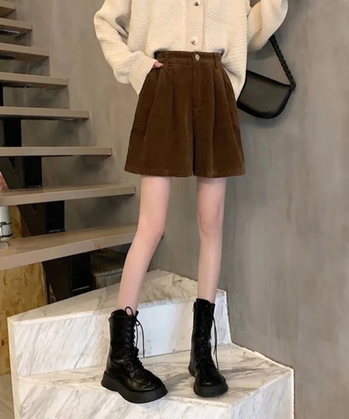 CERCA（チェルカ）の「Nia(ニア)/【着痩せ】【冬のミニボトム】ハイウエスト コーデュロイショートパンツ（その他パンツ・レディース・ブラウン/ブラック・SMALL/LARGE/MEDIUM）」の14枚目の写真