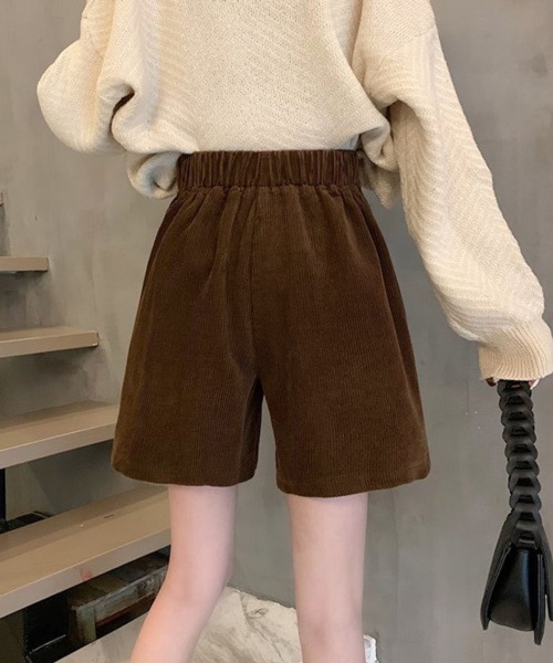 CERCA（チェルカ）の「Nia(ニア)/【着痩せ】【冬のミニボトム】ハイウエスト コーデュロイショートパンツ（その他パンツ・レディース・ブラウン/ブラック・SMALL/LARGE/MEDIUM）」の15枚目の写真