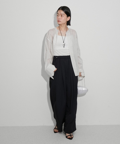 ADAM ET ROPE'(アダムエロペ)の「【定番人気】撥水ナイロンイージーパンツ(その他パンツ・レディース・ブラック/オフホワイト・36/38)」の5枚目の写真