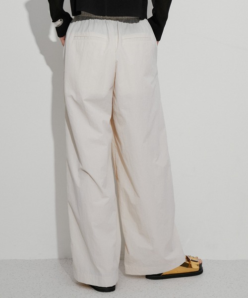 ADAM ET ROPE'(アダムエロペ)の「【定番人気】撥水ナイロンイージーパンツ(その他パンツ・レディース・ブラック/オフホワイト・36/38)」の8枚目の写真