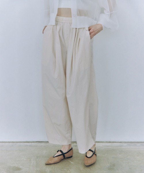 ADAM ET ROPE'(アダムエロペ)の「【定番人気】撥水ナイロンイージーパンツ(その他パンツ・レディース・ブラック/オフホワイト・36/38)」の19枚目の写真