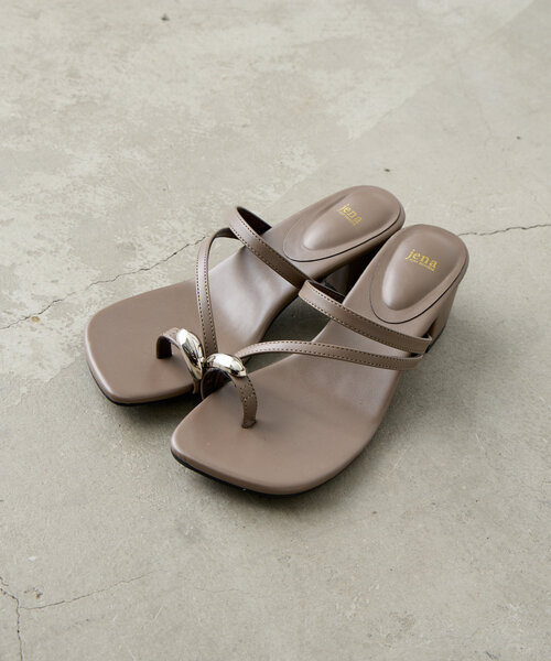 Jena espace merveilleux（ジェナ　エスパスメルヴェイユ）の「サムホールヒールサンダル（サンダル・レディース・ブラック/ベージュ/シルバー・MEDIUM/LARGE）」の9枚目の写真