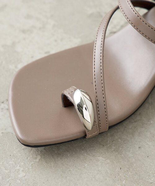 Jena espace merveilleux（ジェナ　エスパスメルヴェイユ）の「サムホールヒールサンダル（サンダル・レディース・ブラック/ベージュ/シルバー・MEDIUM/LARGE）」の11枚目の写真