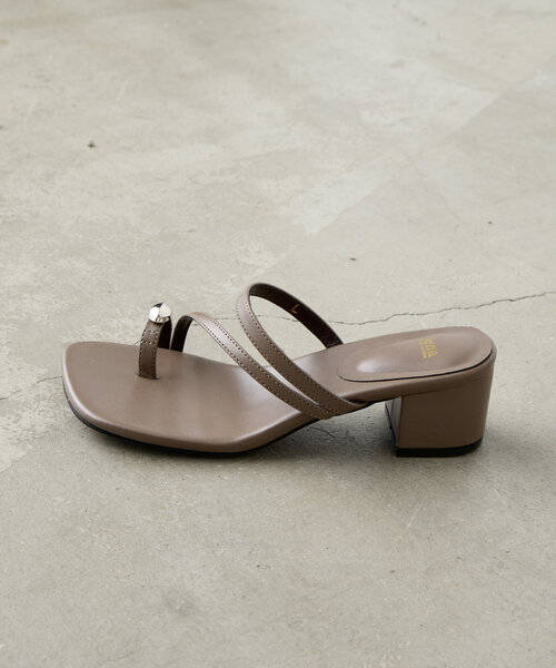 Jena espace merveilleux（ジェナ　エスパスメルヴェイユ）の「サムホールヒールサンダル（サンダル・レディース・ブラック/ベージュ/シルバー・MEDIUM/LARGE）」の13枚目の写真