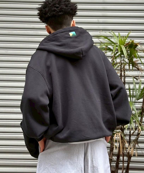 WISM(ウィズム)の「GARDENS&SEEDS / ガーデンズアンドシーズ BIG G ZIP-UP(パーカー・メンズ・ブラック・LARGE)」の6枚目の写真
