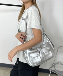 スタッズ」に該当するレディースのショルダーバッグ（シルバー/銀色系