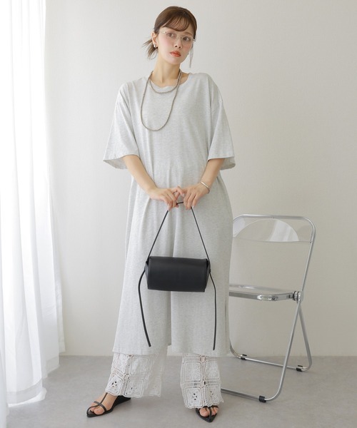 LAULEN（ローレン）の「cotton side slit tee op /コットン サイドスリット 半袖 Tシャツワンピース（ワンピース・レディース・ブラック/ブラウン/グレー・FREE）」の3枚目の写真