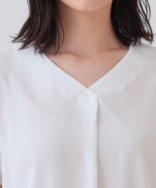 INDIVI（インディヴィ）の「【洗える／通勤】タックブラウス（シャツ/ブラウス・レディース・ホワイト・05/13/15 /34/38）」の3枚目の写真