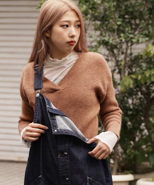 ROOPTOKYO(ループトウキョウ)の「▲Vネックプルオーバー ニット 冬服(ニット/セーター・レディース・ブラウン/グリーン・FREE)」の1枚目の写真