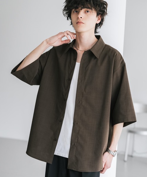 Rocky Monroe(ロッキーモンロー)の「新色追加 接触冷感多機能素材リネンライクオーバーサイズレギュラーカラー半袖シャツ(シャツ/ブラウス・メンズ・オフホワイト/ブラック/カーキ/ブルーグリーン/ネイビー/チャコール/ブラウン・L/M/XL)」の4枚目の写真