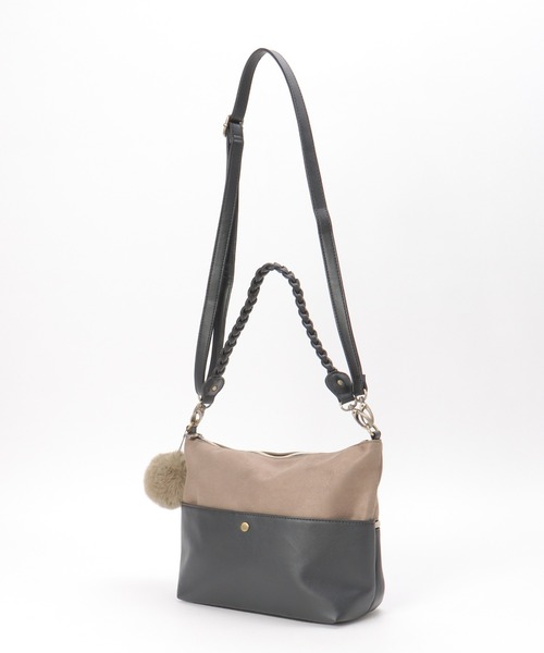 ikka（イッカ）の「【雑誌InRed1月・2月合併号掲載】バイカラー2WAYジップショルダーバッグ（ショルダーバッグ・レディース・ブラック/ブラウン/ライム/ダークベージュ・FREE）」の10枚目の写真