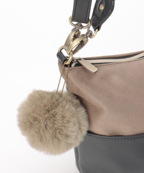 ikka（イッカ）の「【雑誌InRed1月・2月合併号掲載】バイカラー2WAYジップショルダーバッグ（ショルダーバッグ・レディース・ブラック/ブラウン/ライム/ダークベージュ・FREE）」の14枚目の写真