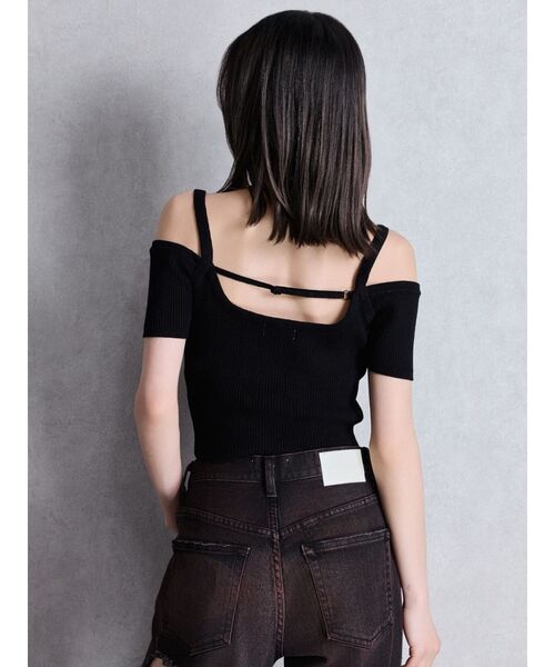 GYDA（ジェイダ）の「SymmetryGYDA オフショルストラップハーフスリーブニットトップス（ニット/セーター・レディース・レッド/オフホワイト/ブラック・FREE）」の6枚目の写真