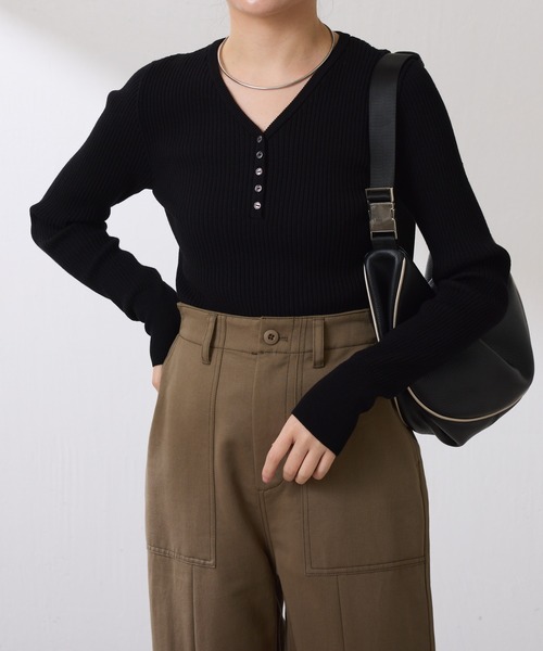 COLLAGE GALLARDAGALANTE（コラージュガリャルダガランテ）の「【OT】ヘンリーネックVニット（ニット/セーター・レディース・ブラック/オフホワイト・FREE）」の19枚目の写真