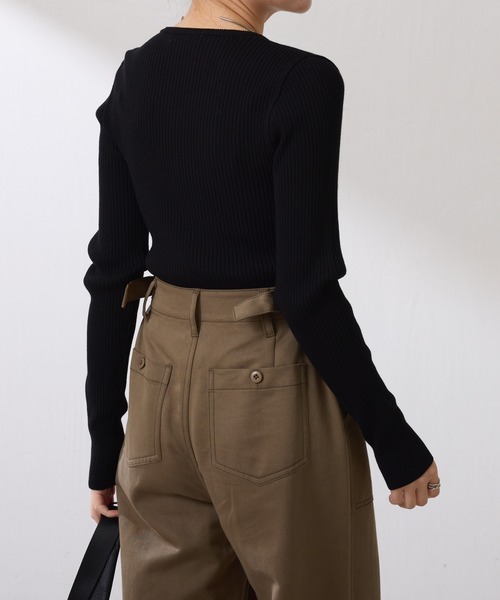 COLLAGE GALLARDAGALANTE（コラージュガリャルダガランテ）の「【OT】ヘンリーネックVニット（ニット/セーター・レディース・ブラック/オフホワイト・FREE）」の16枚目の写真