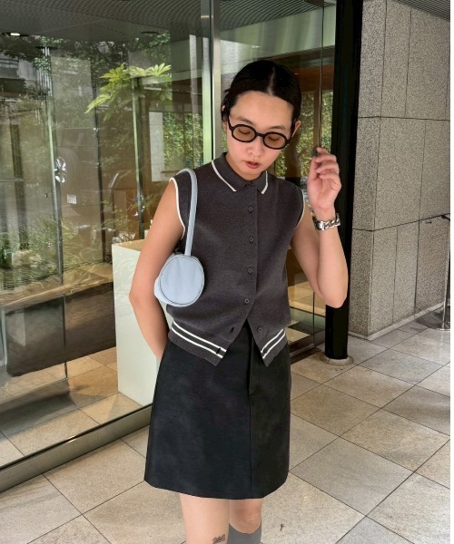 emmi(エミ)の「襟付きニットベスト(ポロシャツ・レディース・ライム/ブラウン/グレー・F)」の21枚目の写真