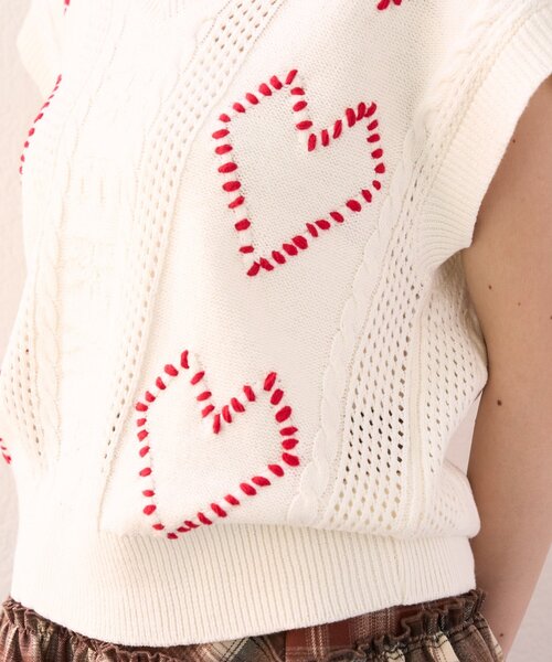 w closet（ダブルクローゼット）の「【25AW】ハート刺繍ニットベスト（ベスト・レディース・オフホワイト/ネイビー/ボルドー・FREE）」の16枚目の写真