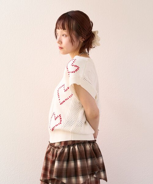 w closet（ダブルクローゼット）の「【25AW】ハート刺繍ニットベスト（ベスト・レディース・オフホワイト/ネイビー/ボルドー・FREE）」の18枚目の写真