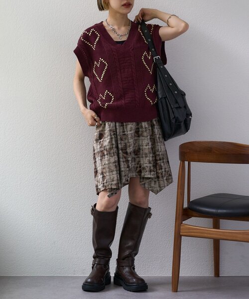 w closet（ダブルクローゼット）の「【25AW】ハート刺繍ニットベスト（ベスト・レディース・オフホワイト/ネイビー/ボルドー・FREE）」の5枚目の写真