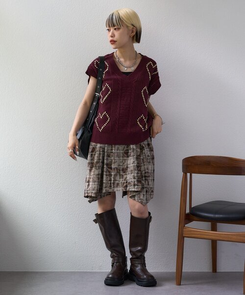 w closet（ダブルクローゼット）の「【25AW】ハート刺繍ニットベスト（ベスト・レディース・オフホワイト/ネイビー/ボルドー・FREE）」の6枚目の写真