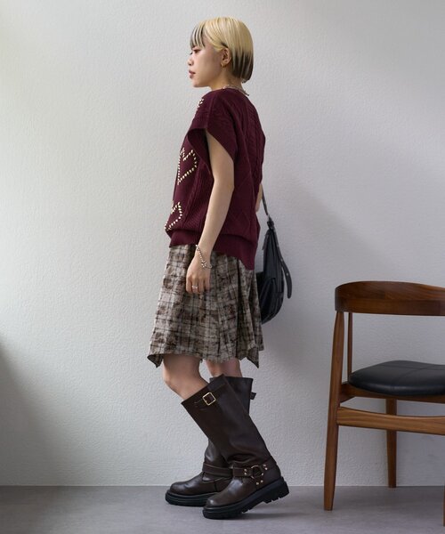 w closet（ダブルクローゼット）の「【25AW】ハート刺繍ニットベスト（ベスト・レディース・オフホワイト/ネイビー/ボルドー・FREE）」の8枚目の写真