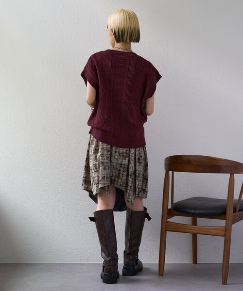 w closet（ダブルクローゼット）の「【25AW】ハート刺繍ニットベスト（ベスト・レディース・オフホワイト/ネイビー/ボルドー・FREE）」の11枚目の写真