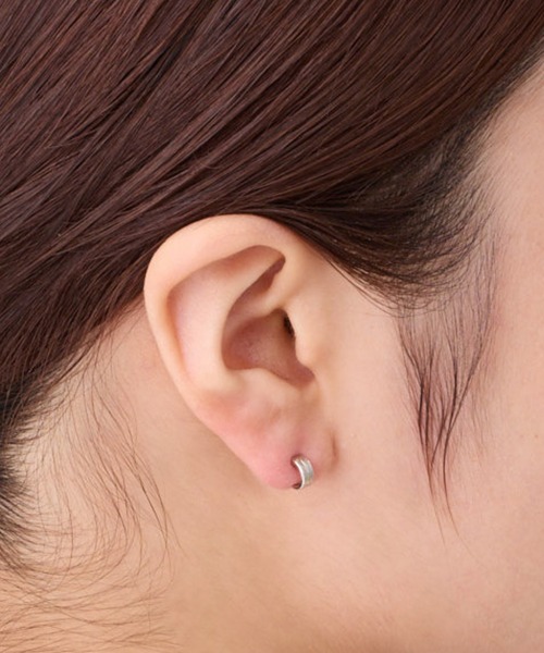 CALIN STANDARD(カリンスタンダード)の「◆金属アレルギー対応◆◆made in japan◆【純金厚メッキ】シャイン 極小ミニマルカーブピアス(ピアス(両耳用)・レディース・シルバー/ゴールド/ピンクゴールド・FREE)」の1枚目の写真